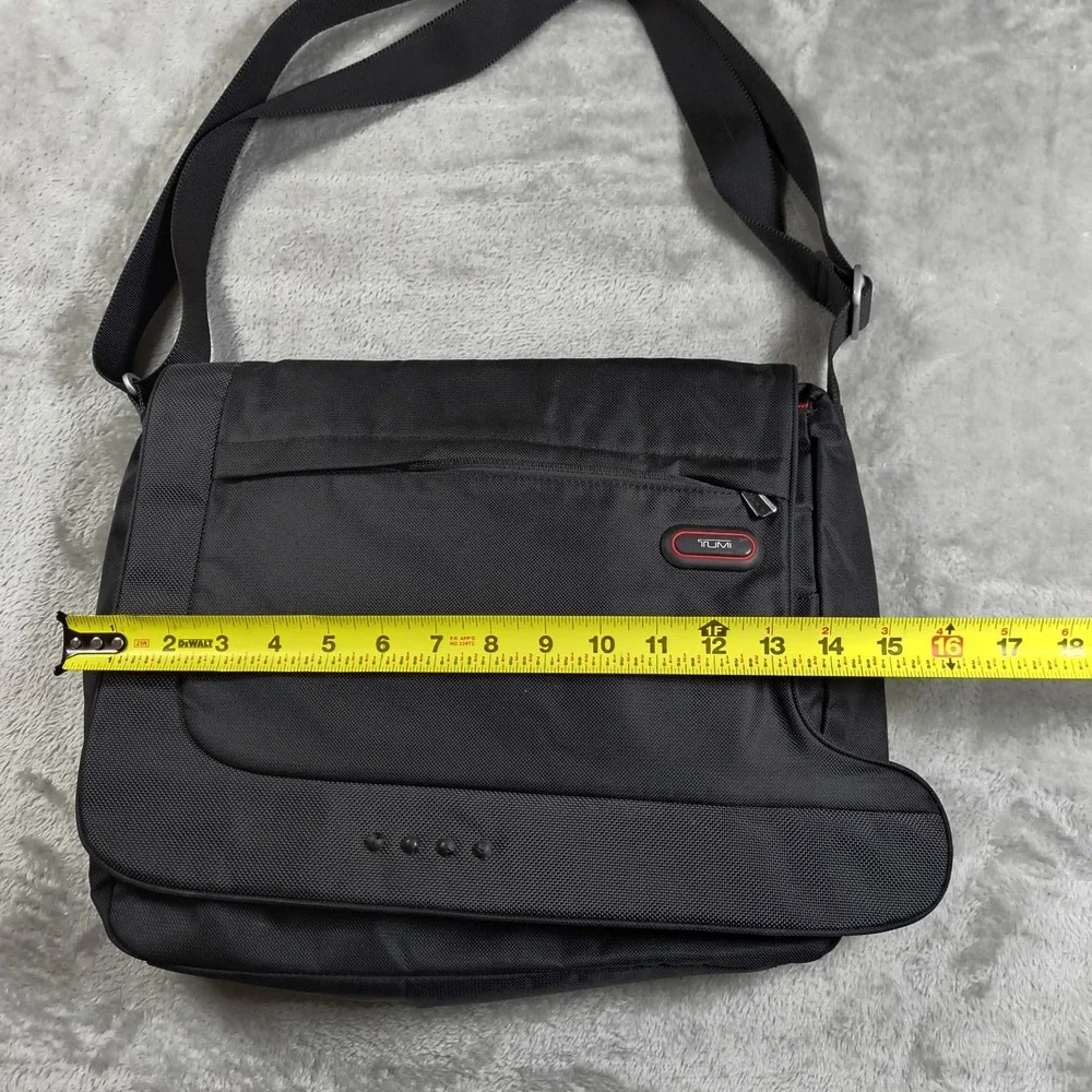 Tumi Messenger Bag Black T‎ Tech 5114D Nylon Crossbody Shoulder Messenger Laptop